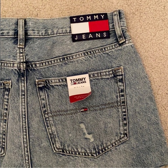NWT—-Tommy Hilfiger Light Blue Jean Shorts - Picture 5 of 7